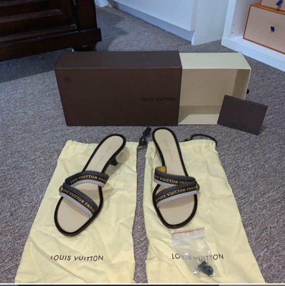 LOUIS VUITTON  SANDALS - Picture 2 of 7